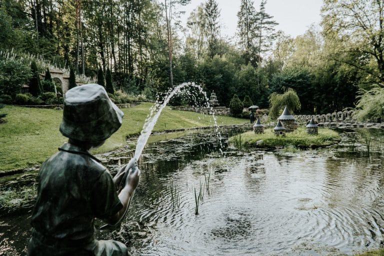Kāzu ceremonija Svētavota dabas parkā